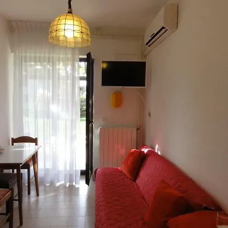 Nice And Cozy Apartment Ferry In Medulin Exterior photo