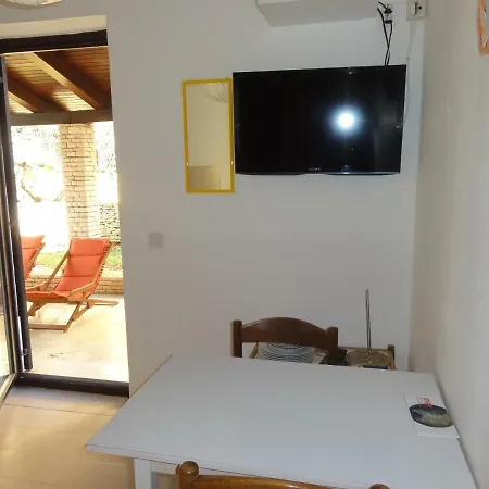 Nice And Cozy Apartment Ferry In Medulin Exterior photo
