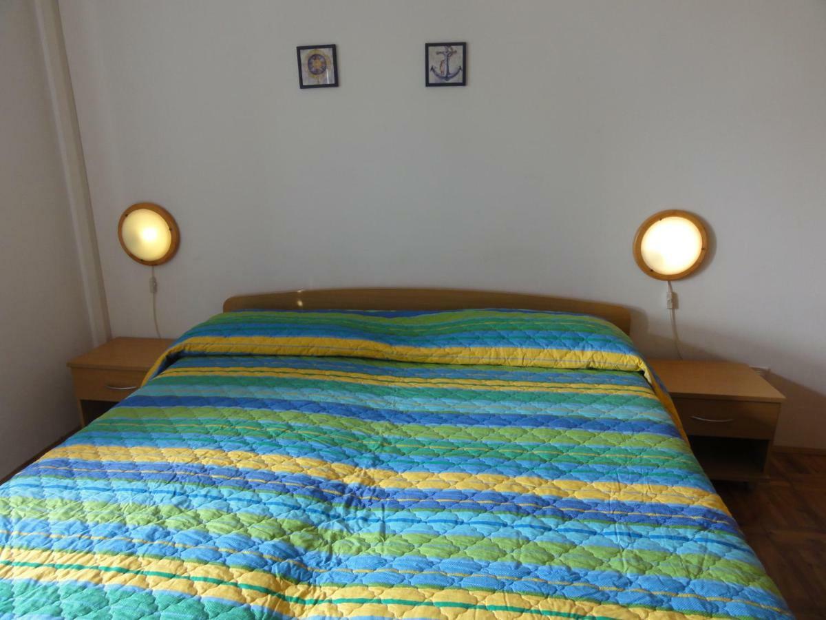 And Cozy Ferry In Apartment *