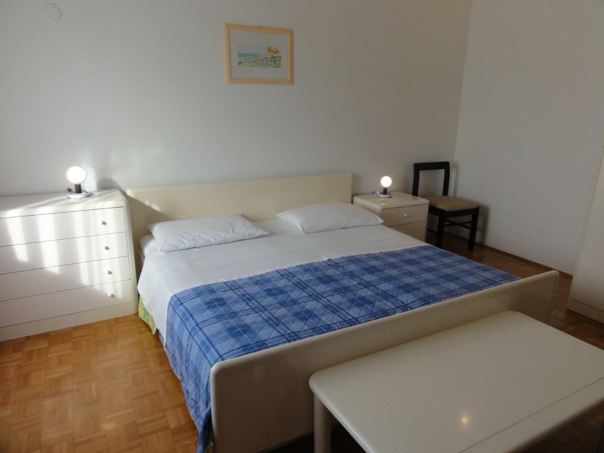 And Cozy Ferry In Apartment