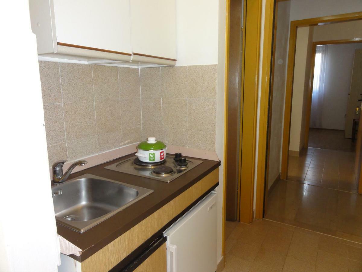 And Cozy Ferry In Apartment *