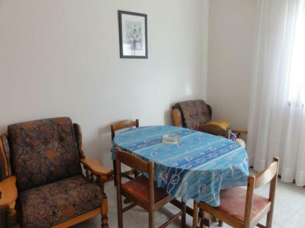 And Cozy Ferry In Apartment