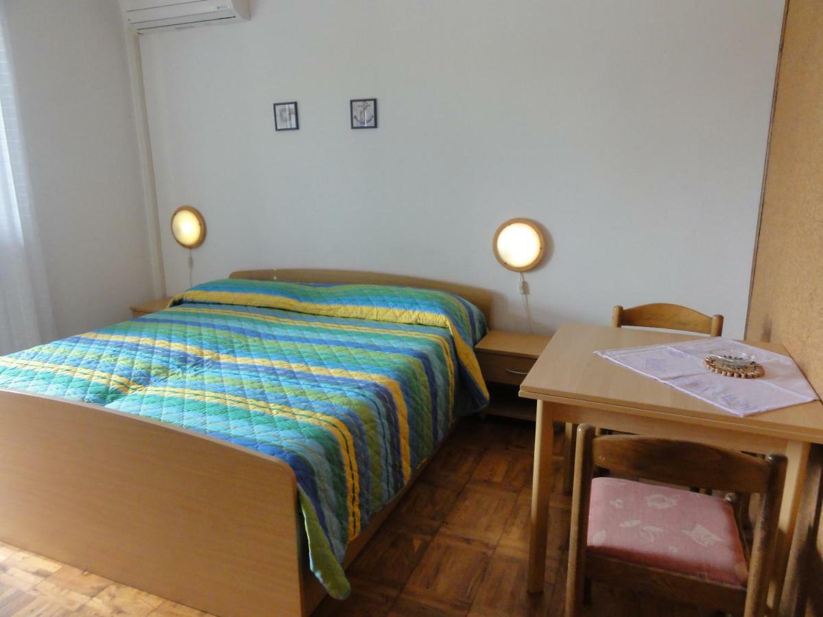 And Cozy Ferry In Apartment Medulin